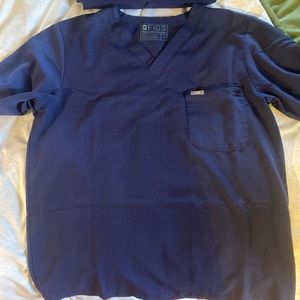 Men’s Leon Three Pocket top